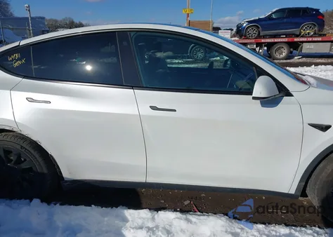 2022 Tesla Model Y Long Range Dual Motor All-Wheel Drive из США, поврежденный, VIN 7SAYGDEE4NA010811